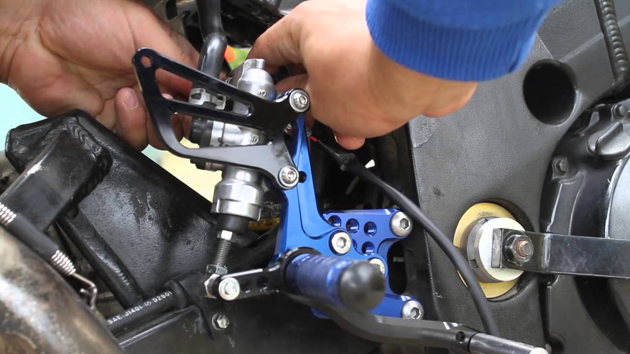Custom Chinese Rear Set Brake Light Install Tutorial With Banjo Switch on Sport Bike GSXR 1000
