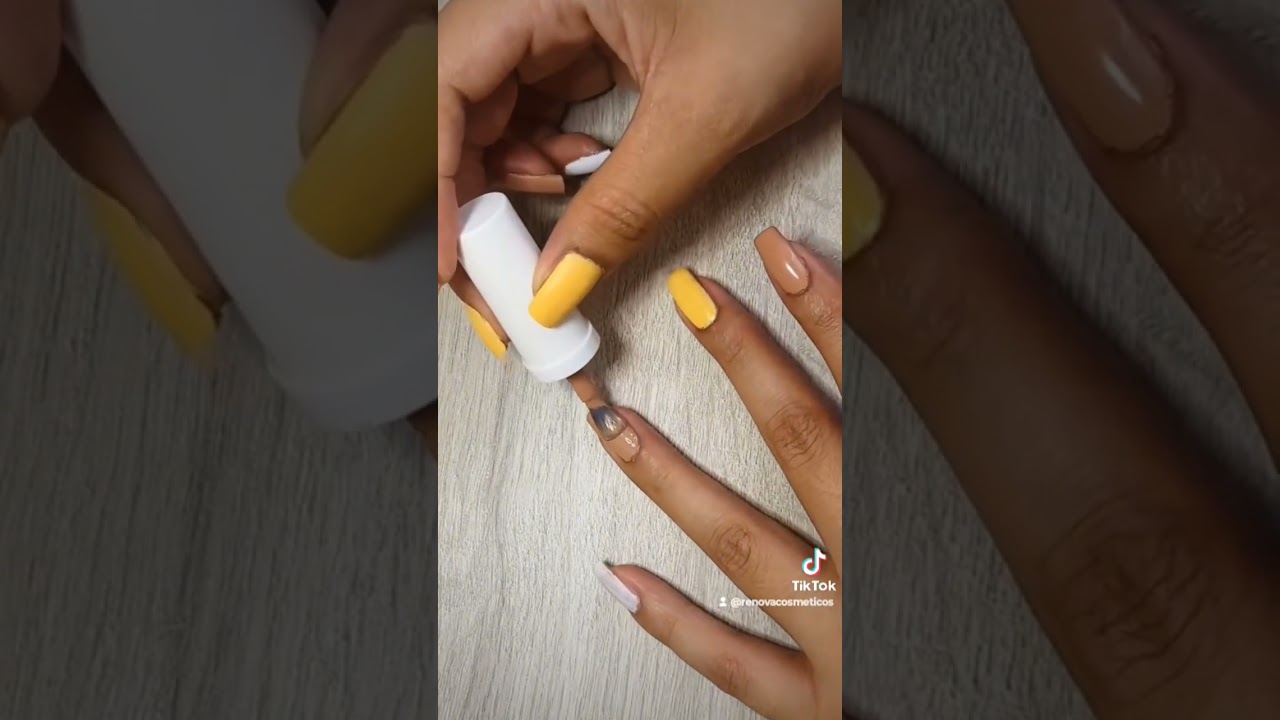 Muestra la elegancia en cada detalle con nuestros esmaltes acabado matte. 💅✨   #renova #nails