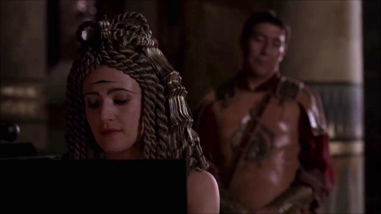 Cleopatra and Julius Caesar form an alliance - 