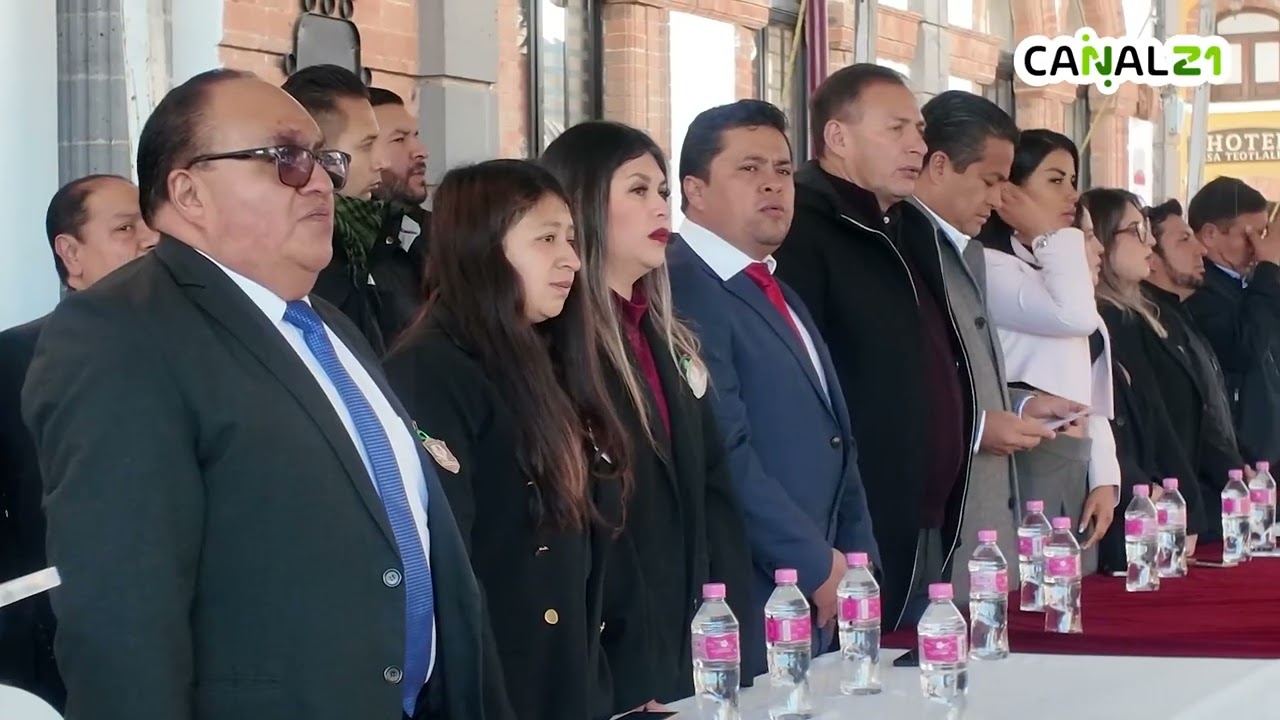 🟢👉🏻El edil municipal Juan Rivera Trejo emite un mensaje en la ceremonia del día de la bandera