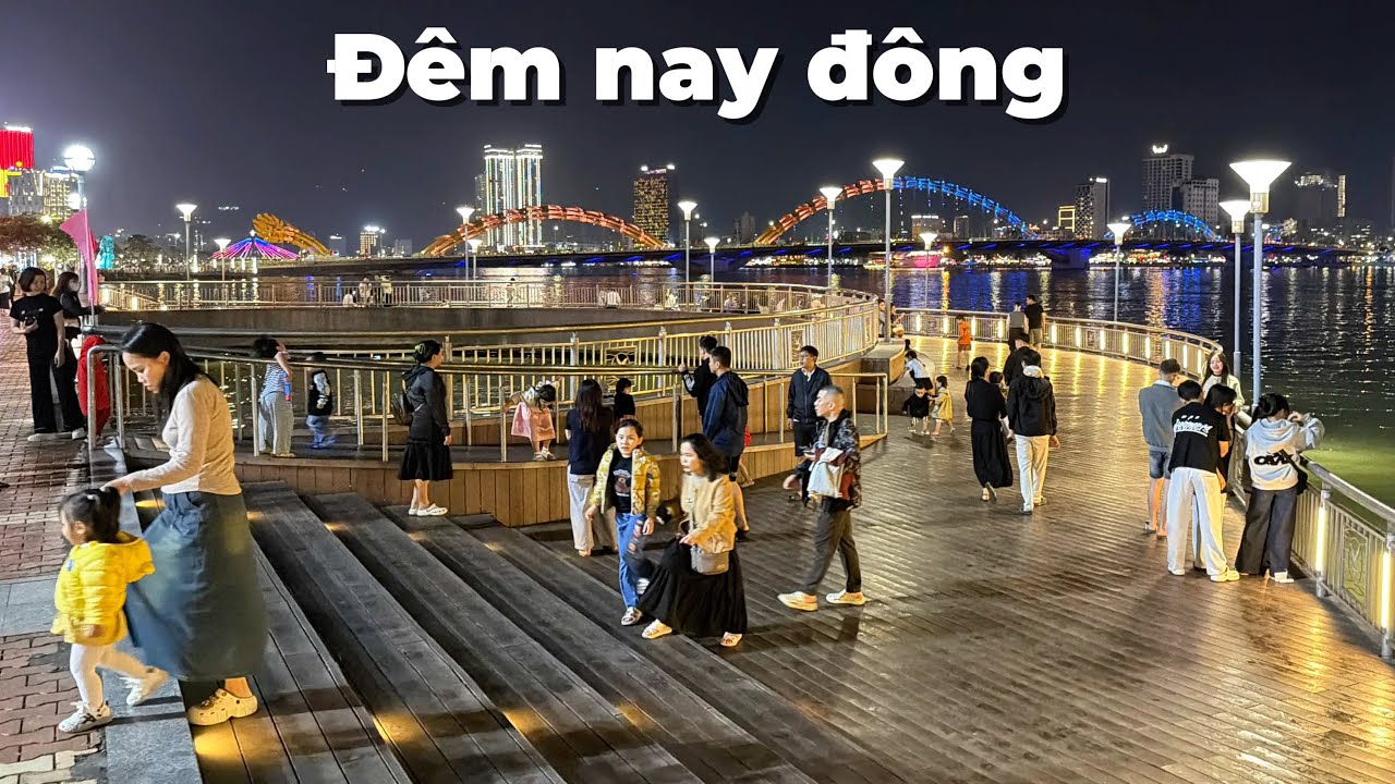 Đà Nẵng về đêm - Phố lên đèn, người đi dạo đông hơn