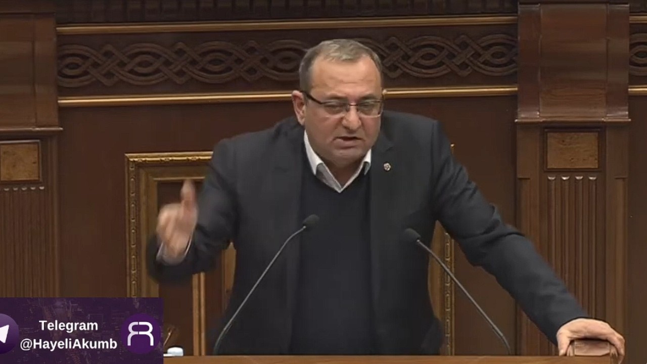 «Հայաստանն էլ եք դուք կործանել, սահմանադրությունն էլ եք դուք տապալում»․ Արծվիկ Մինասյանի կոշտ խոսքը