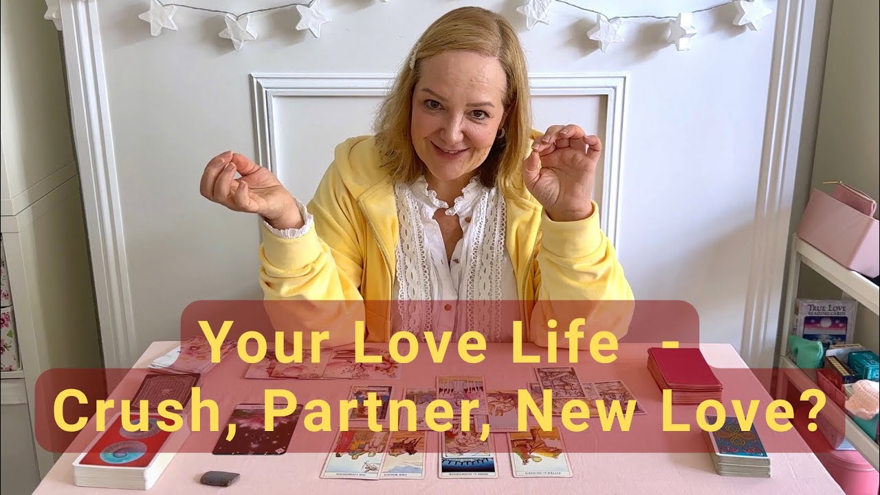 Future of Your Love Life 🔮 Pick a Card Tarot Reading 💖😍🤩