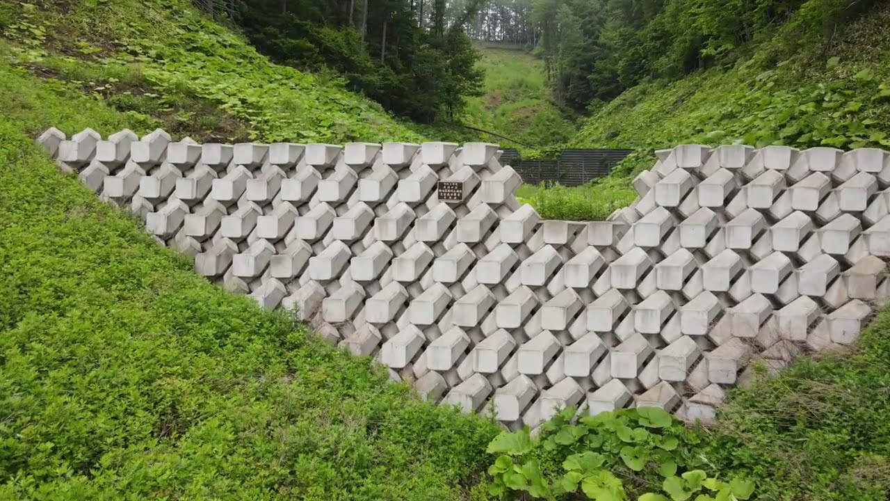 北海道勇払郡厚真町末政の沢　コーケンブロック堰堤工
