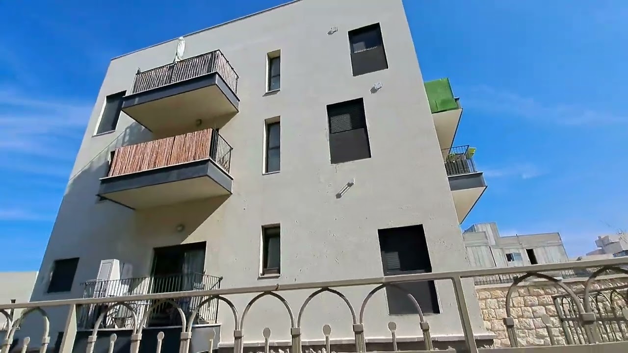 Хайфа. Жилой оазис среди замурованных зданий