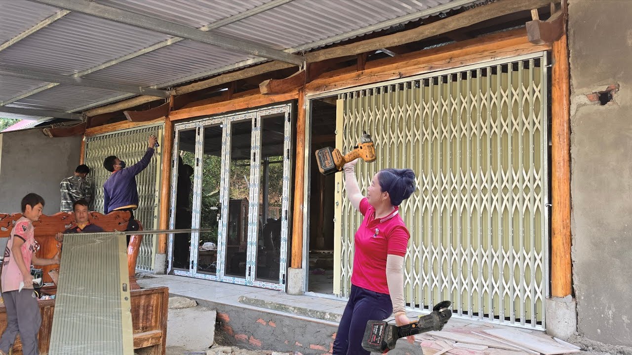Install aluminum doors and folding doors on round wooden columns