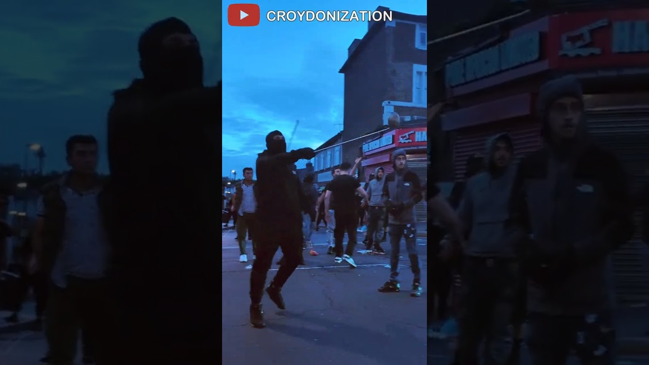 Странный момент, когда участники беспорядков нападают друг на друга в 2024 году | Кройдон, Лондон...