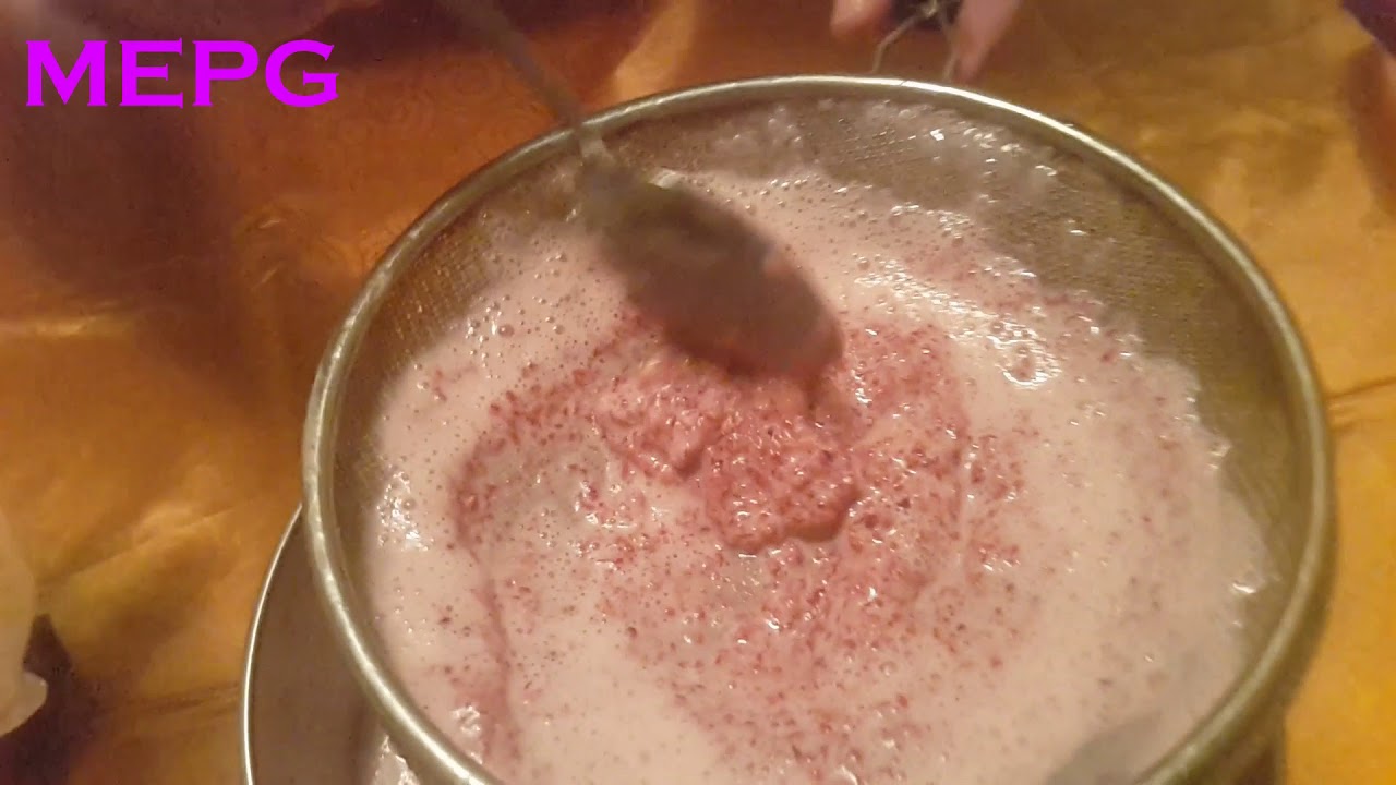 Tetas, bolis o helado de Yogurt de Mora. Yogur de Mora