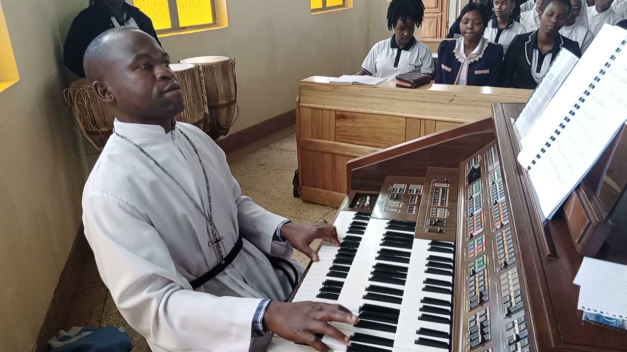 Ee bwana nitakutukuza- Kwaya ya mt,Joseph MWECAU- dominika ya 13B #2021
