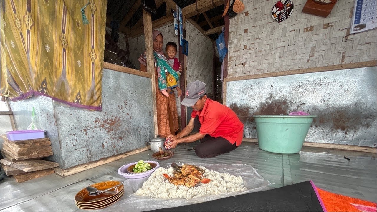 MAKAN2 DI TENGAH DANAU CIRATA