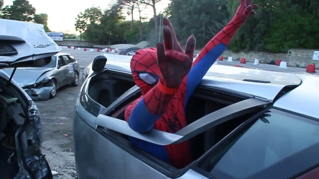 Stunt Show - Spiderman Destroying Cars