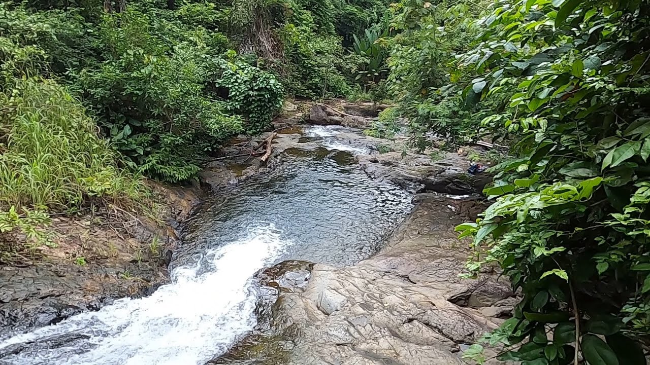 Khiri Phet Waterfall Гид сказал 