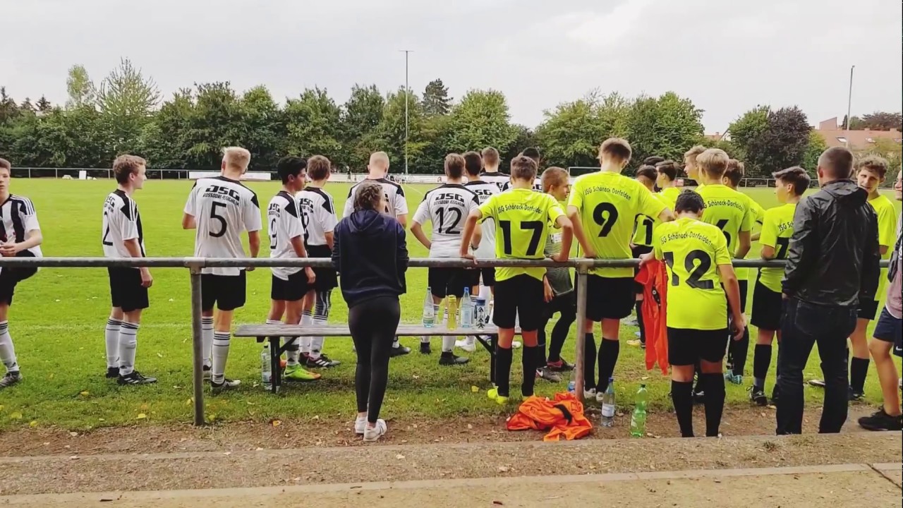 دوري كره القدم في المانيا عمور ١٥سنة  Fußballliga in Deutschland 15 Jahre alt