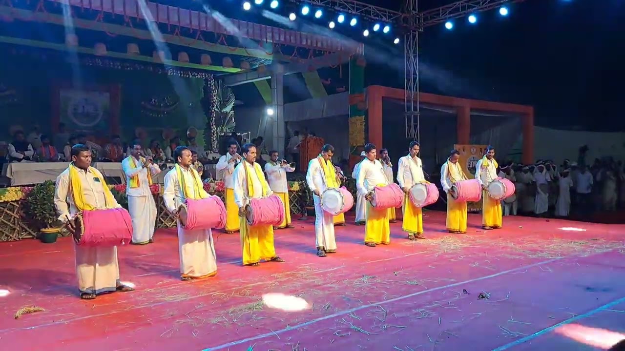 जनजातीय वाद्य यंत्रों में प्रथम मद्देड़ शहनाई और बाजा (मद्देड़ बाजा)