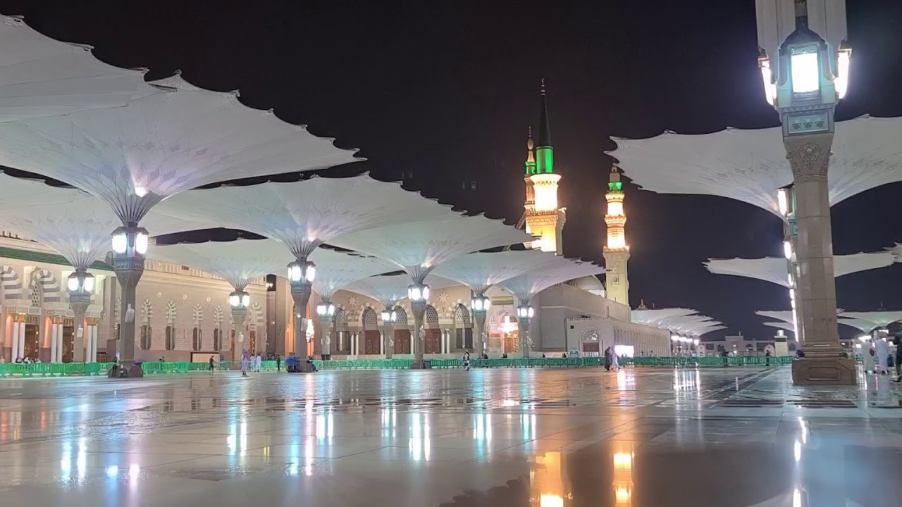 بنسمات الفجر ومع زخات المطر أذان الفجر الأول للمؤذن محمد ماجد حكيم من ساحات المسجد النبوي