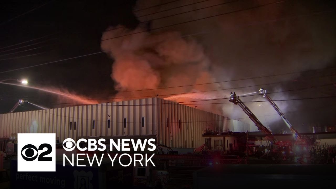 Crews battle 5-alarm fire in College Point, Queens