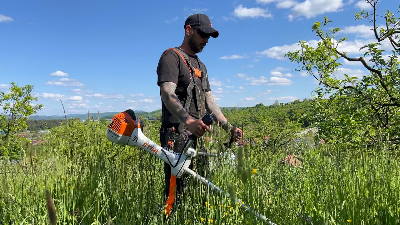 Cutting fresh grass with Stihl Fs 561-C for the first time this season.( Motocoasa Stihl.)