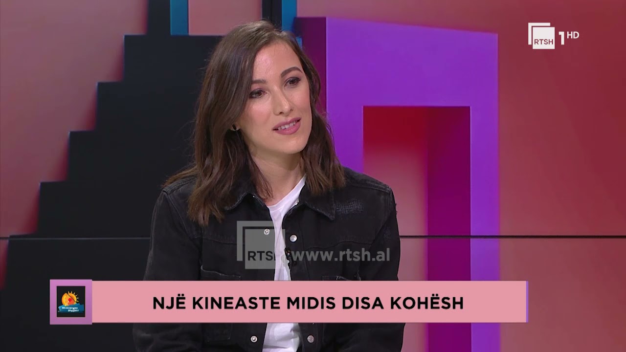 Mir&euml;m&euml;ngjes Shqip&euml;ri : Nj&euml; kineaste midis disa koh&euml;sh 