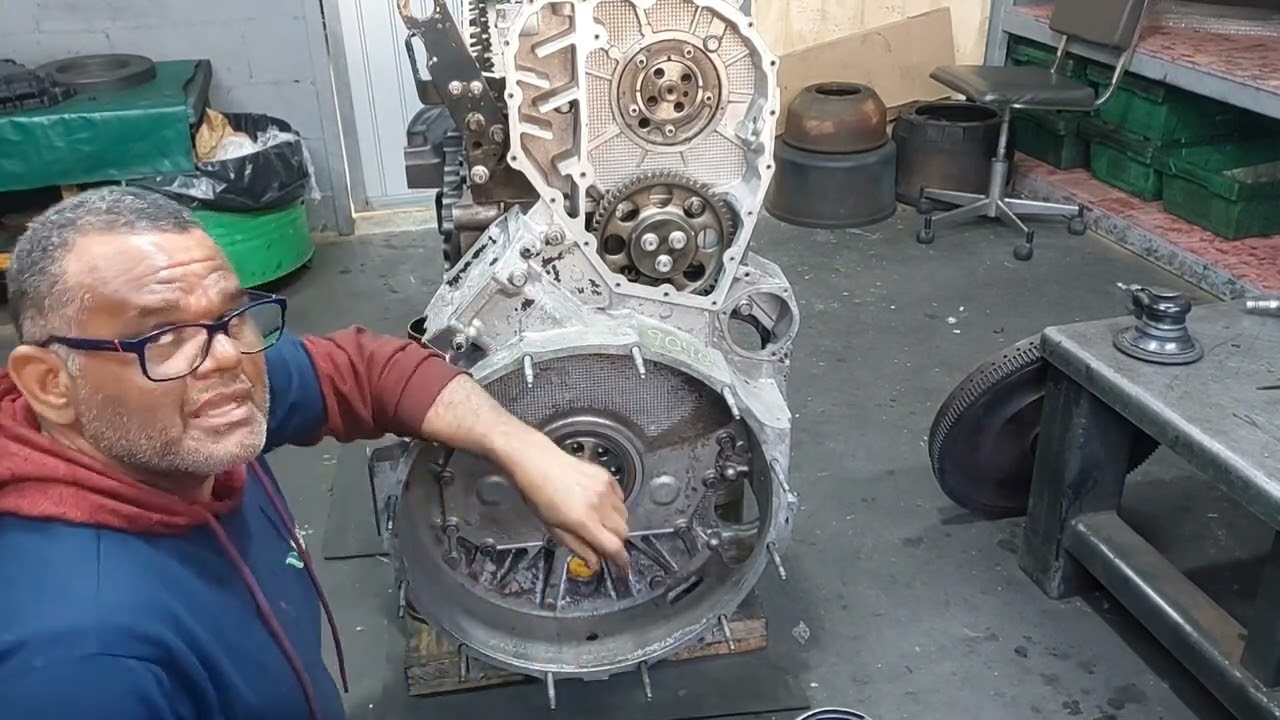 COLOCANDO RETENTOR TRASEIRO E DIANTEIRO MOTOR CURSOR 13 IVECO