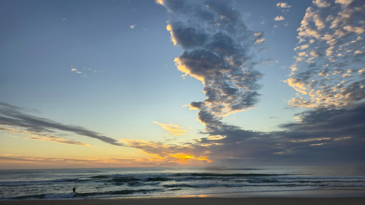 Inclusive Morning at Sunrise Beach, Australia | Sunrise 175 – Sweeping Clouds | UHD, 4K
