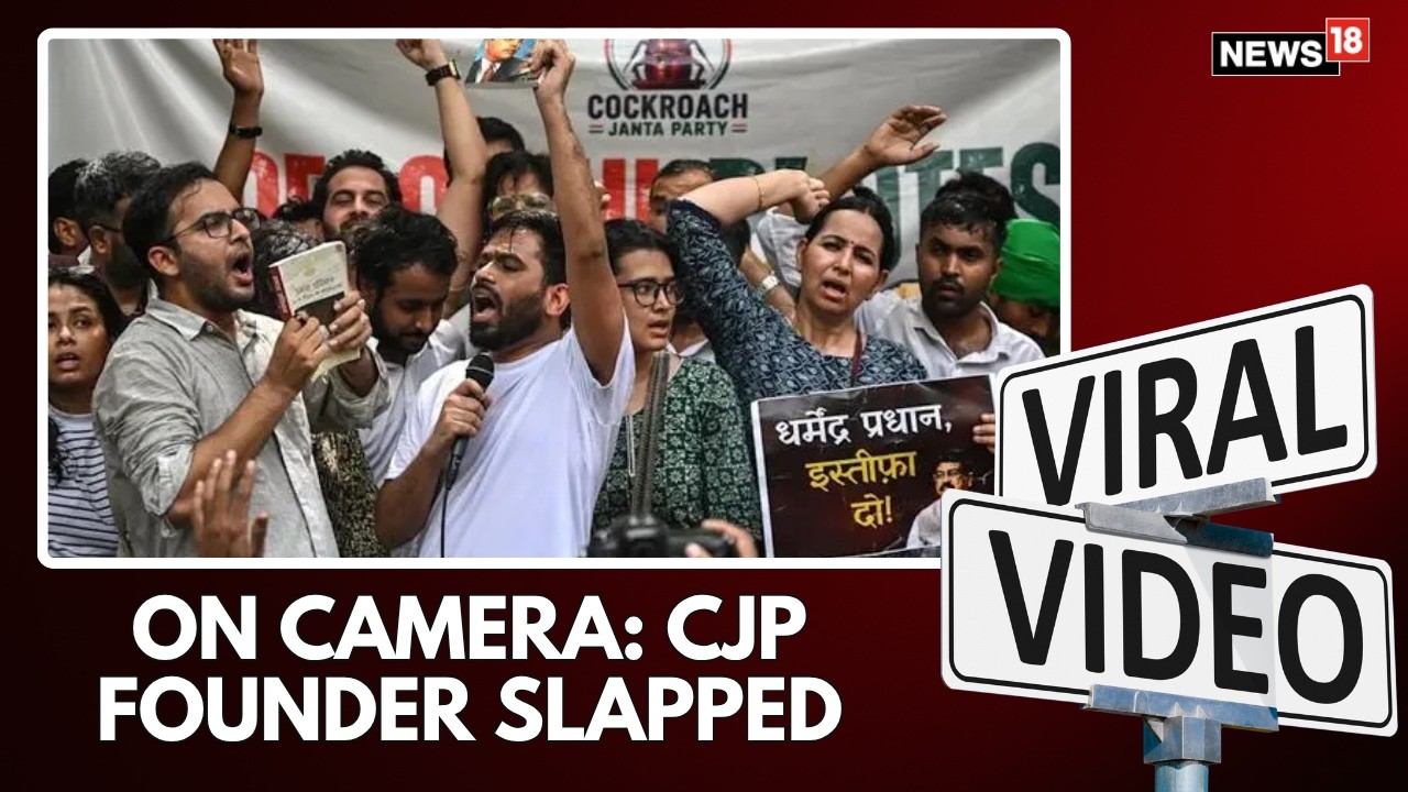 Cockroach Janta Party Founder Abhijit Dipke Slapped During Protest In Jaipur | News18