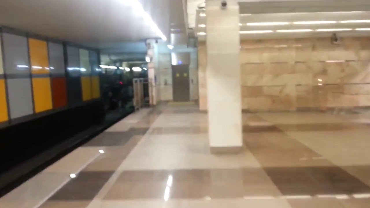 Лифт на станции метро Саларьево
