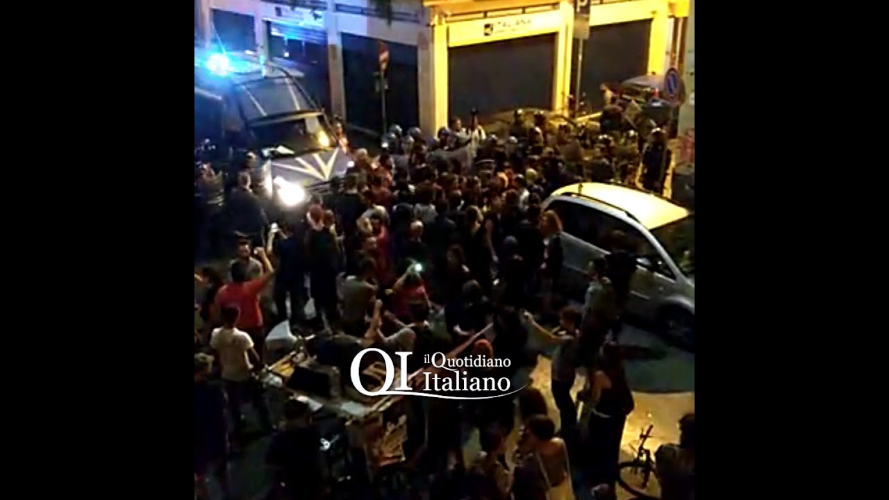 Bari, scontri al corteo antifascista: blitz con mazze e catene. Tre feriti