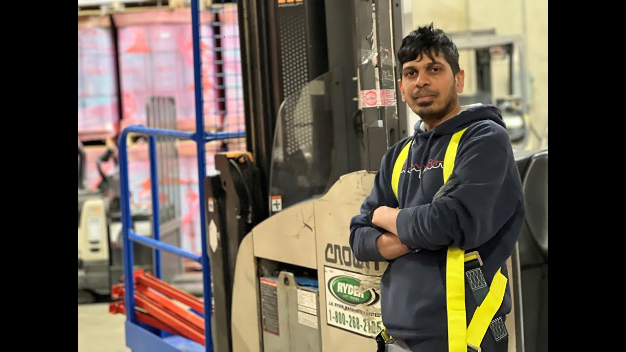 Day in the Life of a Forklift Driver in Canada 🇨🇦