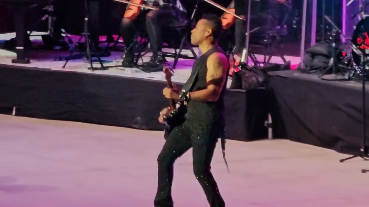 Lost in love by Air Supply live! Plus, drum solo!