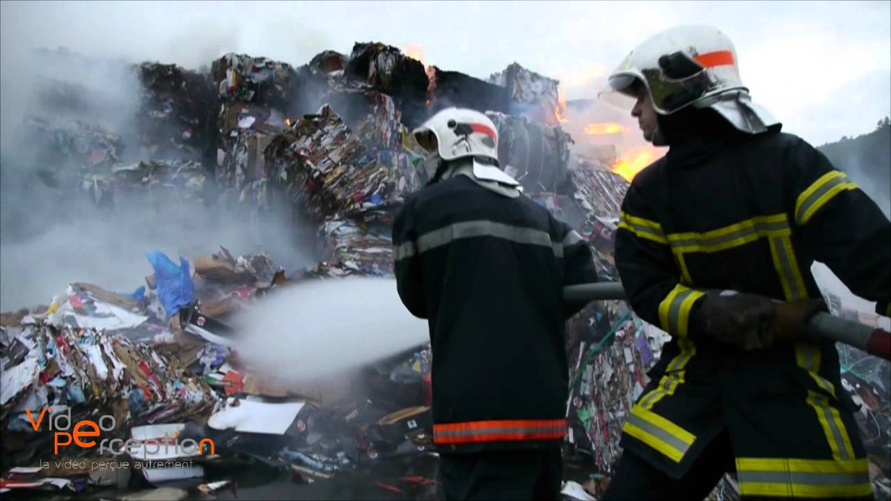 3600m³ de balles de papier-carton en feu à Sainte-Marie-aux-Mines