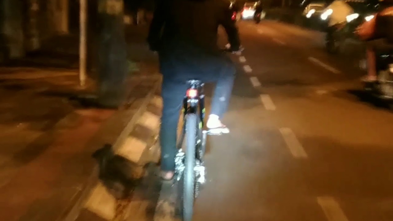 Sepedahan Santai Malam