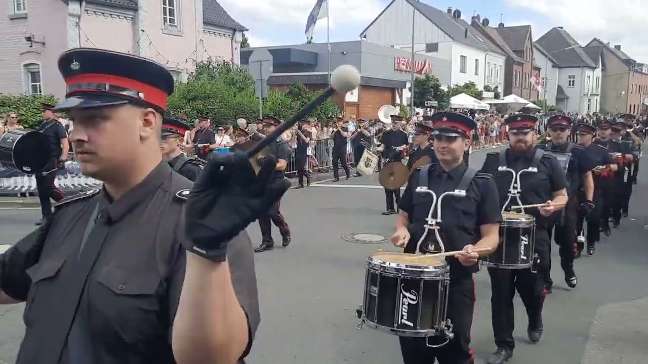 Schützenfest Neuss-Holzheim 03. Juli 2022. Der Aufmarsch zur Königsparade