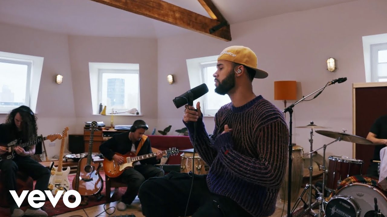 Santino Le Saint - Go Ghost (Live in London)