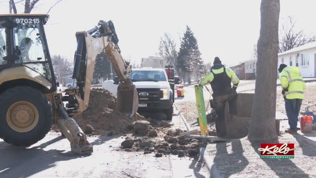 Sioux Falls city crew braves the elements