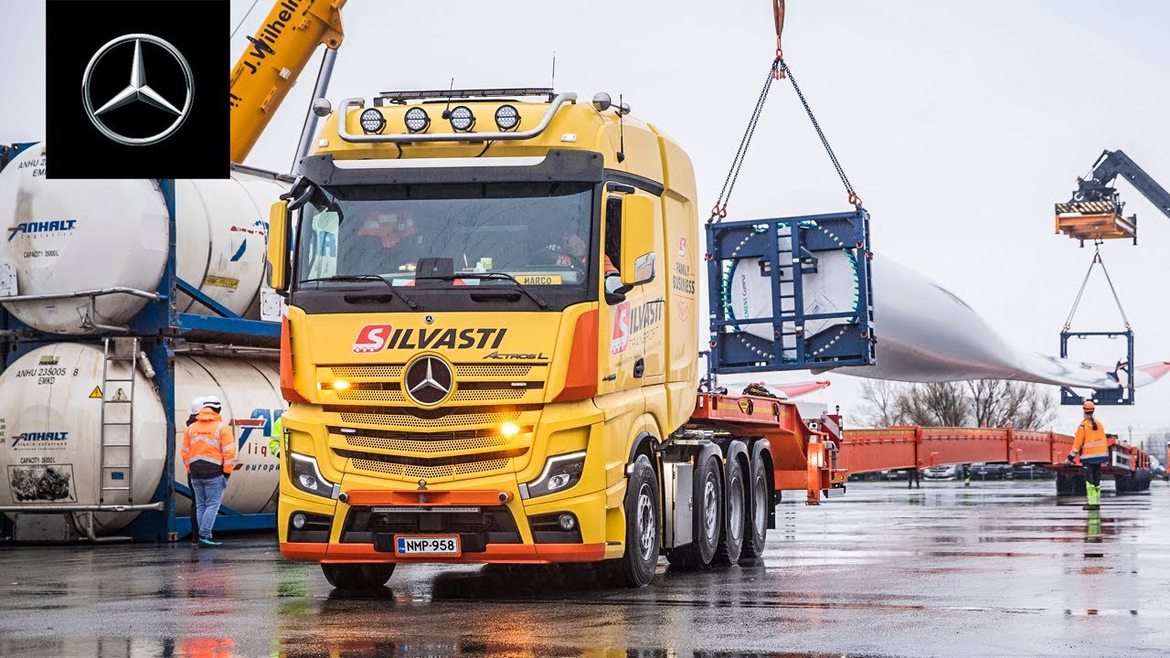 A night shift with Silvasti | Mercedes-Benz Trucks