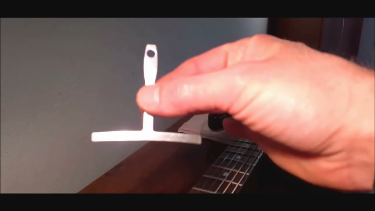 Regolazione altezza corde chitarra elettrica/Adjustment Action on Electric Guitar