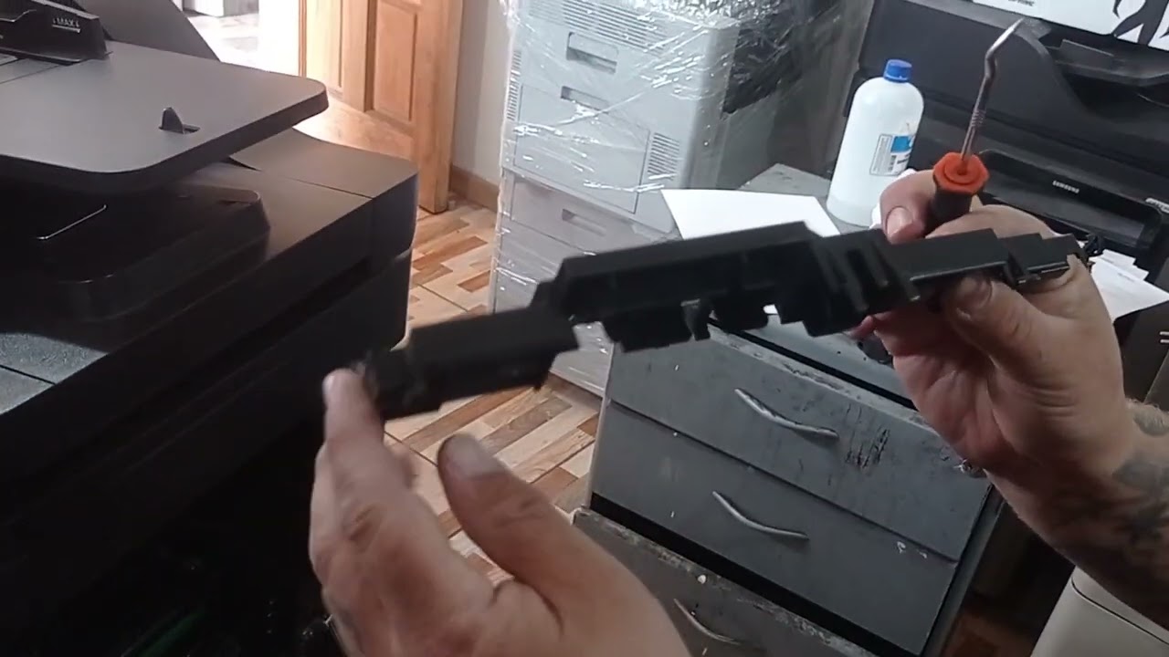 Cómo realizar mantenimiento en sensores de salida de Samsung m5370 para  y evitar el atasco de papel