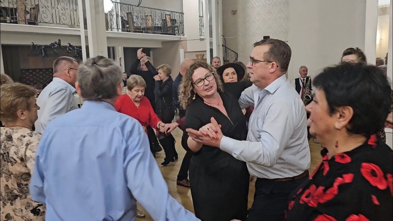 7 02 2026 Dziewczyny z Sycyny bawią się w Zajeździe Fraszka, a do remizy zapraszają już w sobotę. 