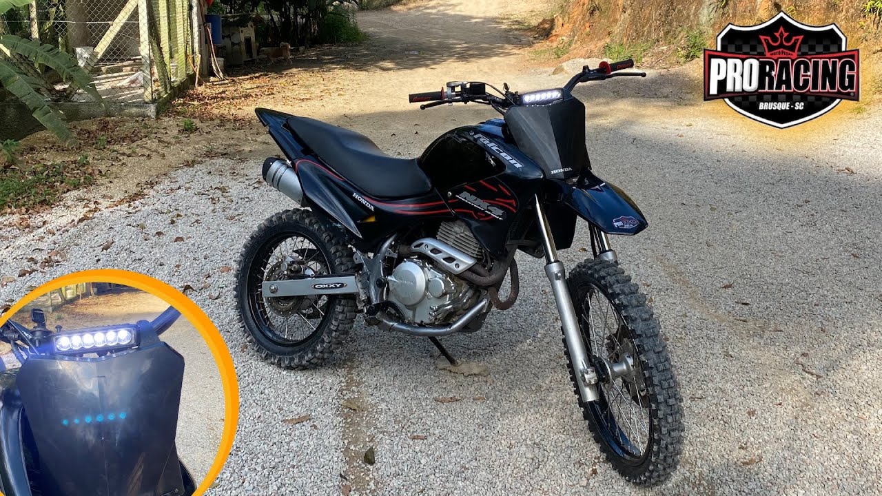 INSTALEI A BARRA DE LED E UM NUMBER PLATE NA FALQUERA DE TRILHA.