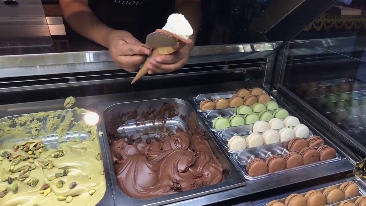 Gelato en forma de flor 🌺🍨 de Amorino Polanco
