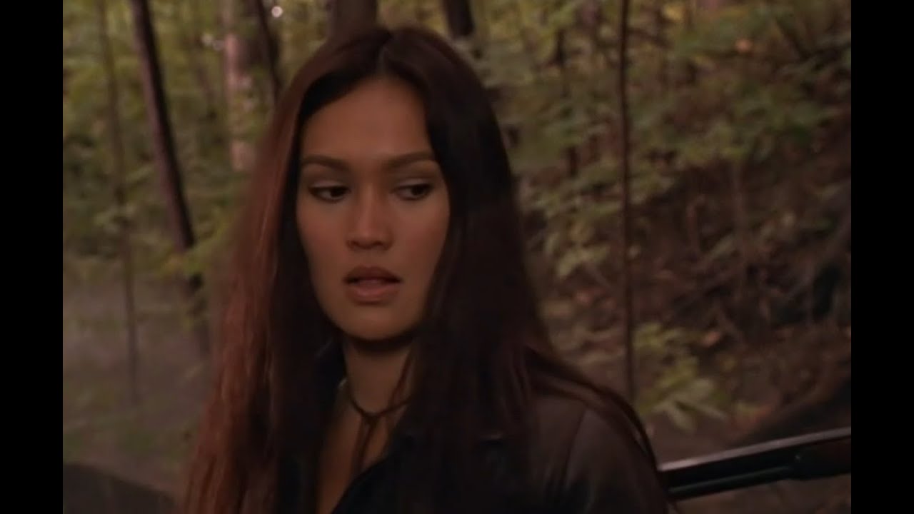 Relic Hunter - Tia (Sydney) catfights giant woman who is stronger than her. But wins using skill.