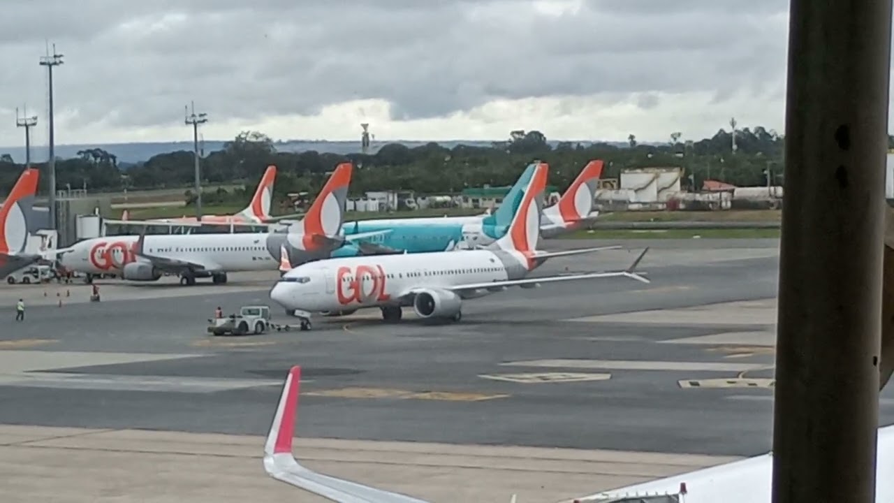 Boeing 737 Max 8 da Gol Linhas aéreas em procedimento de Push Back no Aeroporto Internacional de BSB