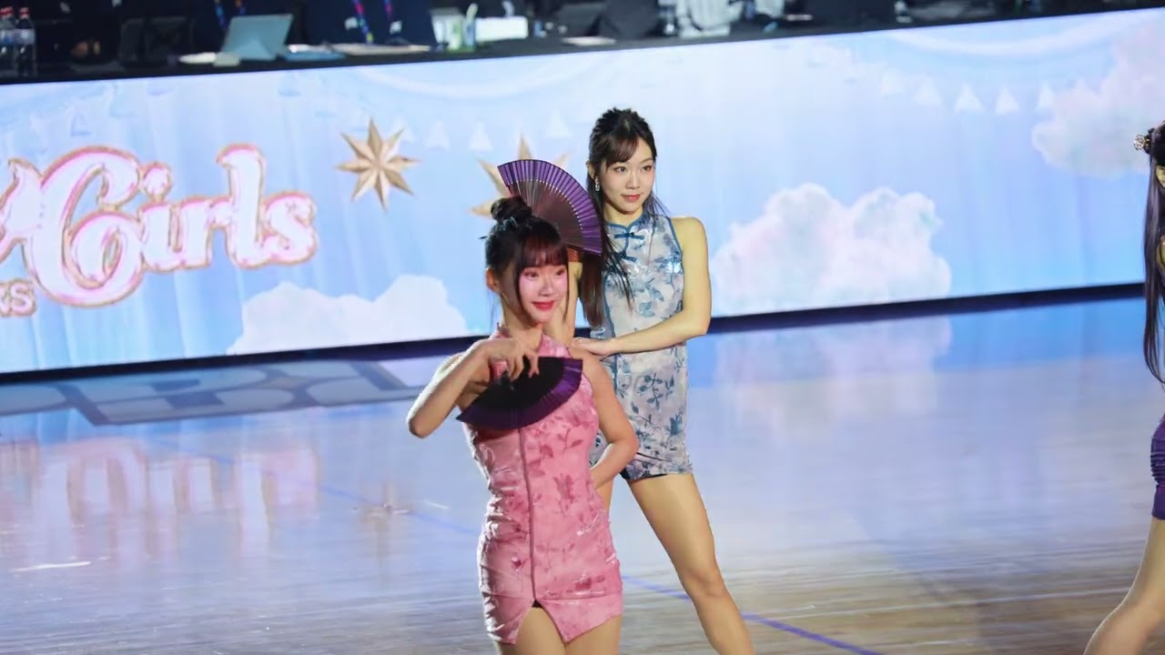 幕獅女孩開場表演 小城故事+滾滾紅塵 20260124