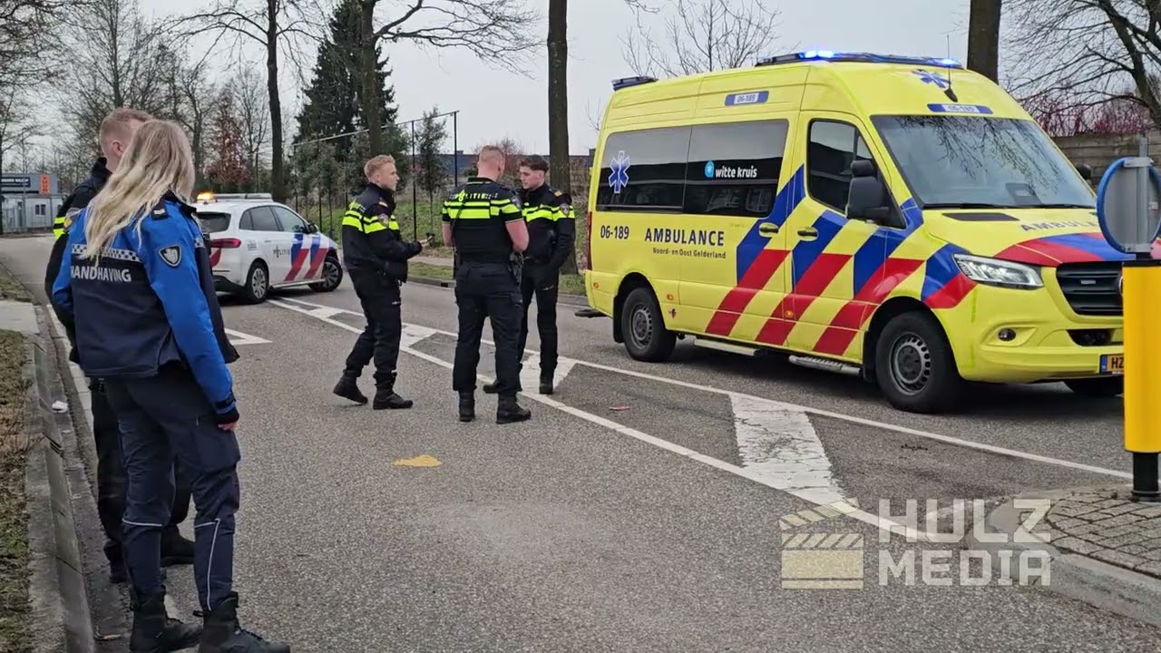 Fietser gewond bij aanrijding op rotonde in Wezep