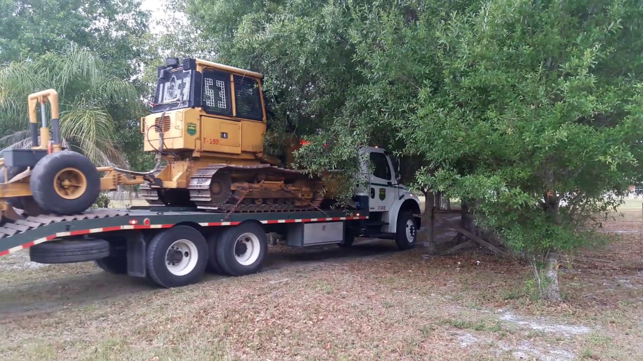 2 FLORIDA FOREST SERVICE BULLDOZER TRANSPORTS RESPONDING CODE 3!!!