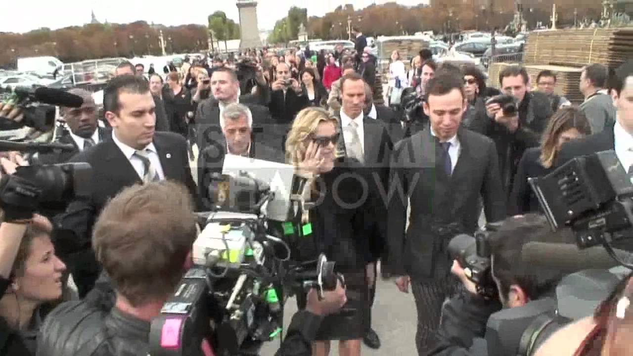Kate Moss Paparazzi madness at Dior Fashion Shaw in Paris