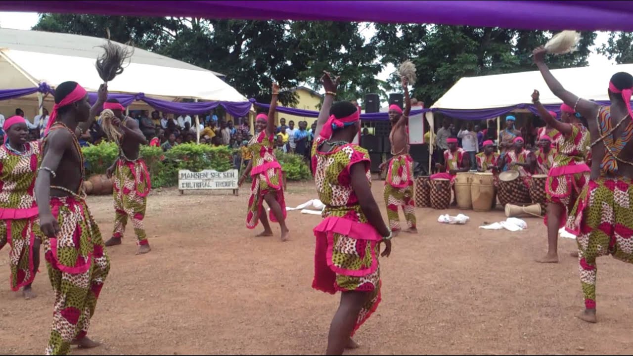 Scholl children performing bawa dance