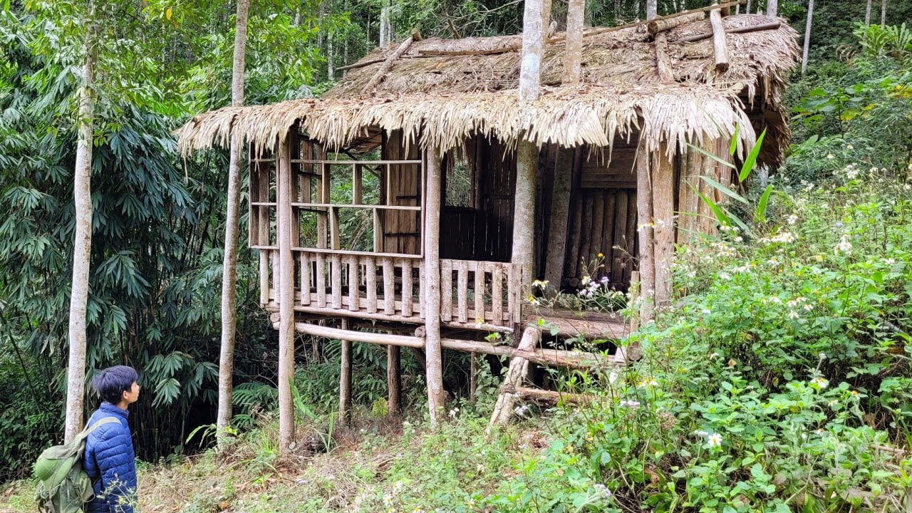 The young man discovered an old, abandoned wooden house, cleaned it up, and stayed overnight.