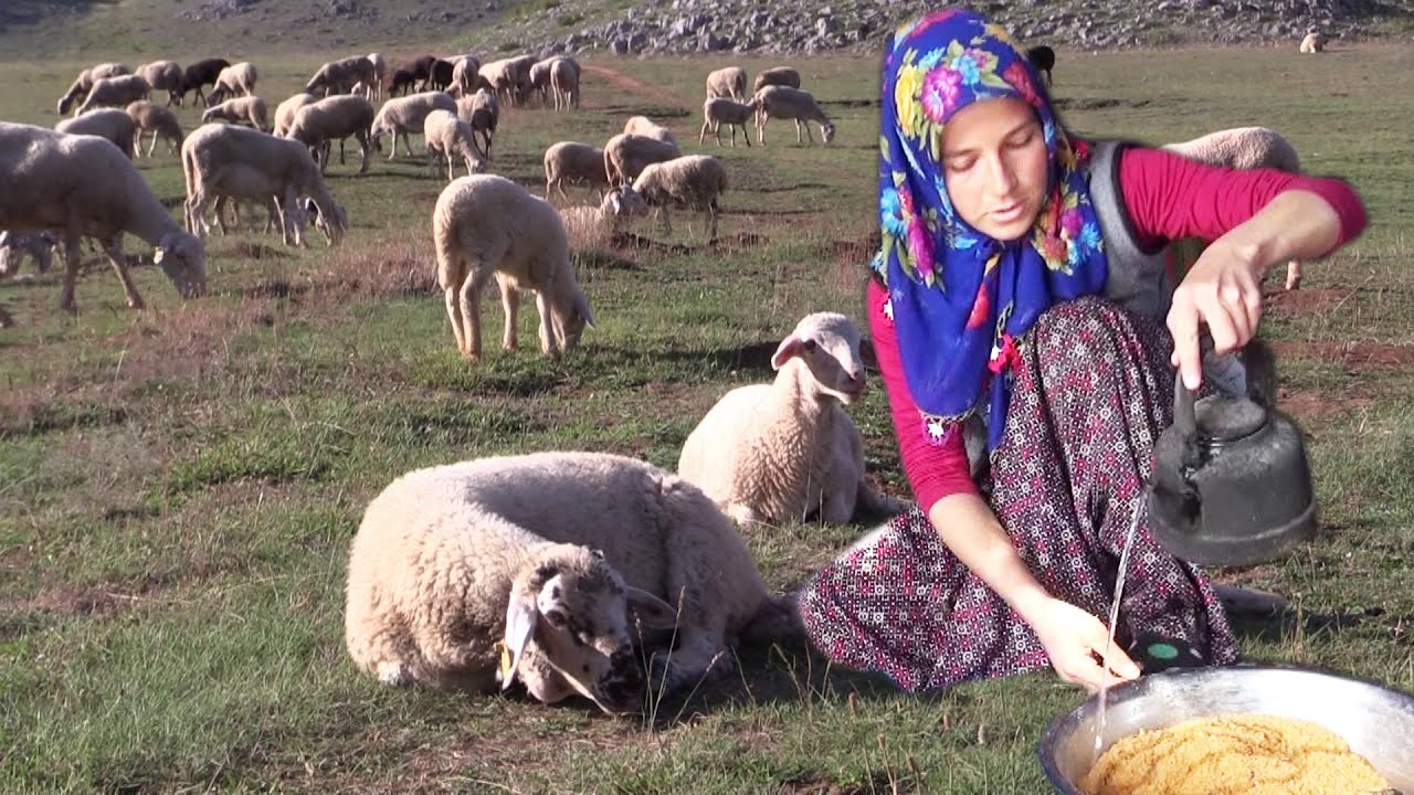Yörük Kadını Özgül  Topalak  Yemeği Yaptı. Misss Gibi