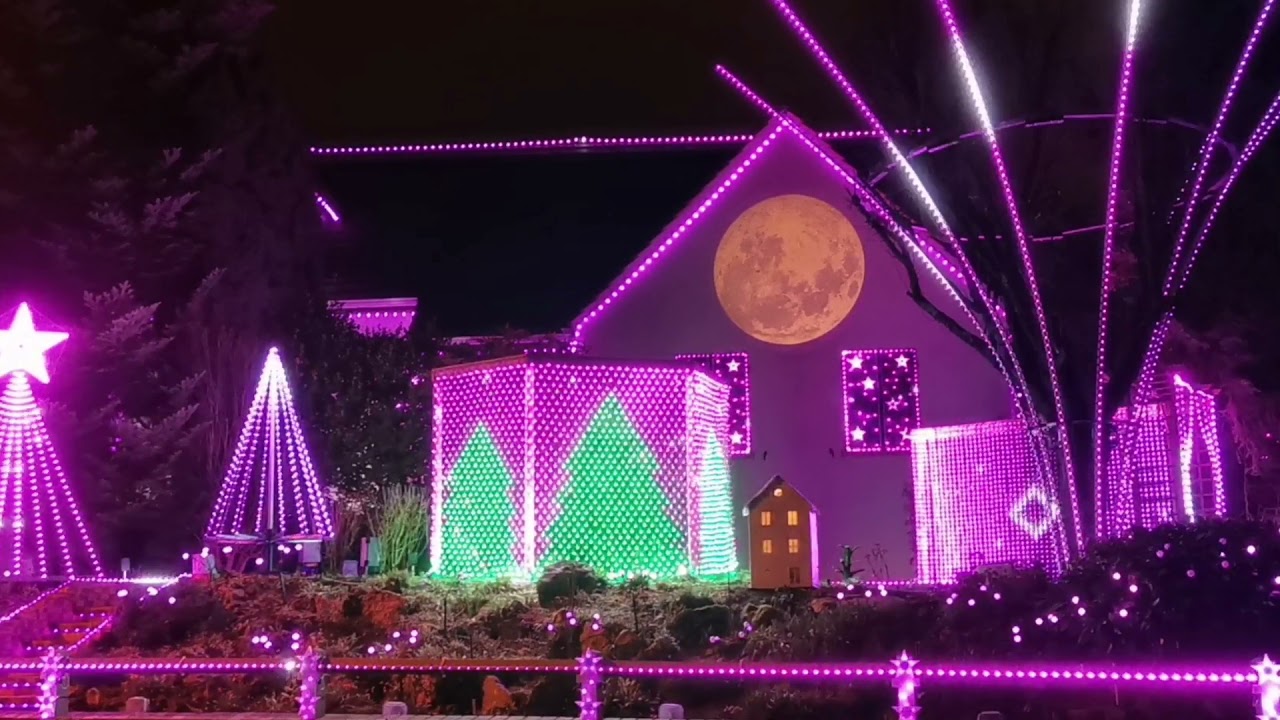 Regardez la vidéo d'une magnifique décoration extérieure de Noël